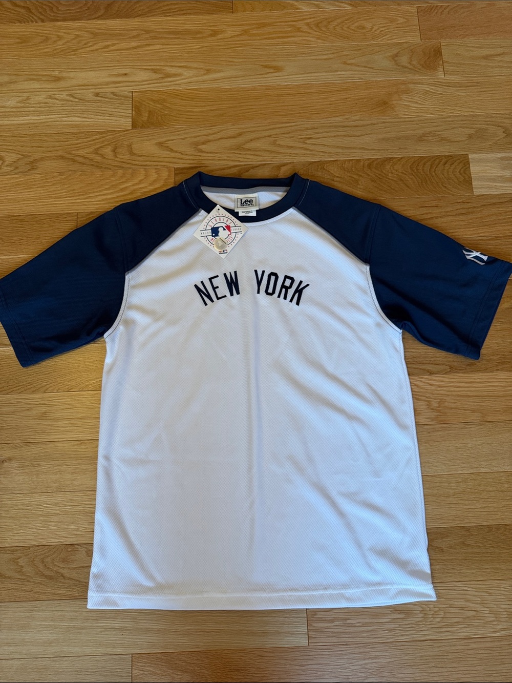 NWT Lee Men’s White and Navy 'New York' Raglan Baseball Tee size Medium